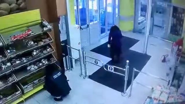 Пришла в Супермаркет АТАК смотреть онлайн