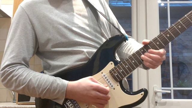 Queen - Crazy Little Thing Called Love - Solo - Electric Guitar Cover (Neck Pickup) смотреть онлайн