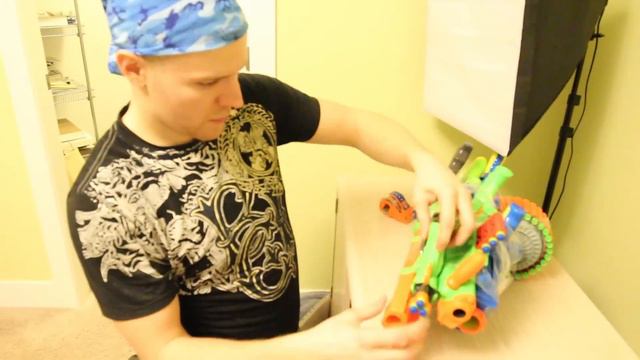 Epic Nerf War Aaron vs Mike Finale! - Epic mods, Blaster vs Blaster Best of NERF смотреть онлайн