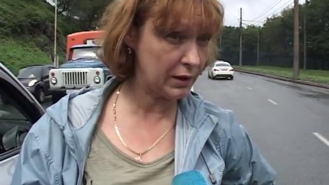 Водитель маршрутного автобуса догнал кроссовер в районе Шепеткова смотреть онлайн