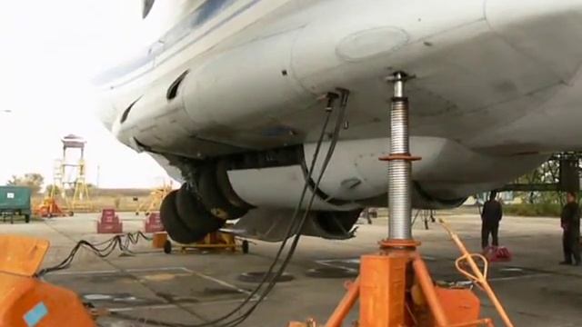 Гонка шасси Ил-76 на земле