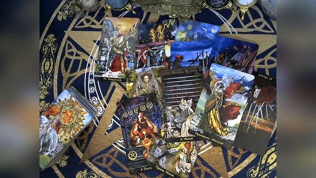 КАКАЯ МЫСЛЬ НЕ ДАЕТ ЕМУ ПОКОЯ О ВАС? ОБЩИЙ ТАРО РАСКЛАД ГАДАНИЕ смотреть онлайн