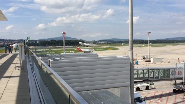 Observation Deck, Zurich Airport, Kloten, Switzerland - August 2017 смотреть онлайн