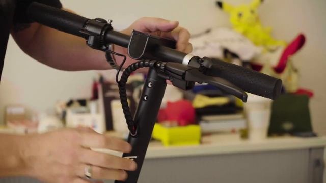 E-Scooter KALLE von Trittbrett auspacken und zusammenschrauben смотреть онлайн
