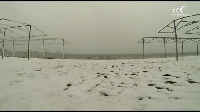 В Анапе идет снег