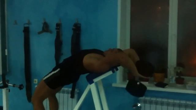 пуловер с гантелью смотреть онлайн