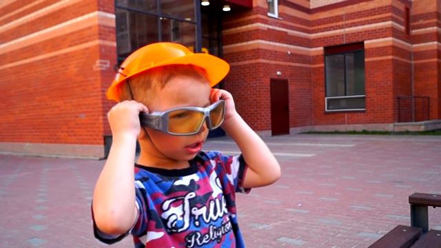 Эмили сломала Маккуина / Что скажет Алекс?! смотреть онлайн