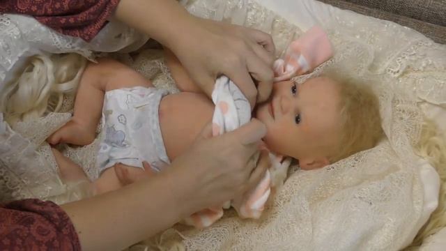 Девочка реборн из силикона. смотреть онлайн