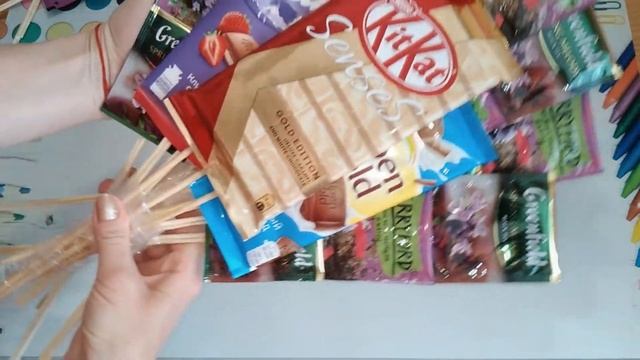 БУКЕТ из чая и шоколада ЛЕГКО своими руками / Необычный подарок за 10 минут DIY смотреть онлайн
