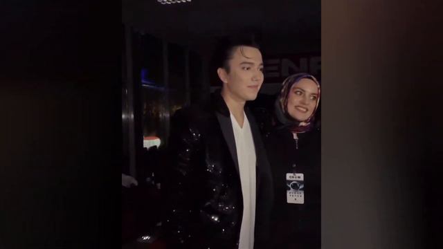 ОДИН ИЗ ЛУЧШИХ ГОЛОСОВ МИРА! РЕАКЦИЯ Бурака Йетера на выступление Димаша на его концерте смотреть онлайн