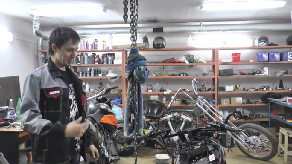 Болт ломает корча и изучает кишки смотреть онлайн