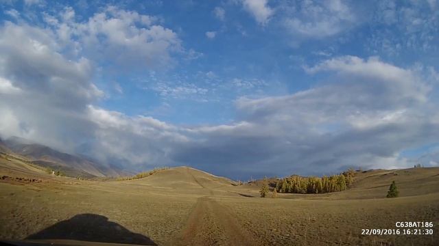 Заезжаем на крутую горку где то в Курайской степи, Алтай смотреть онлайн