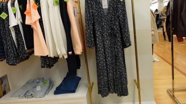 Французские витрины Maje Sandro Hilfiger, покупки Massimo Dutti, новые книги