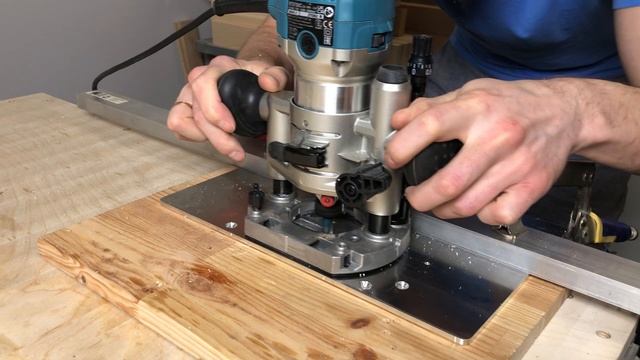 Фрезерный стол 3 в 1 - 2 часть. Монтаж пилы в стол. Параллельный упор смотреть онлайн