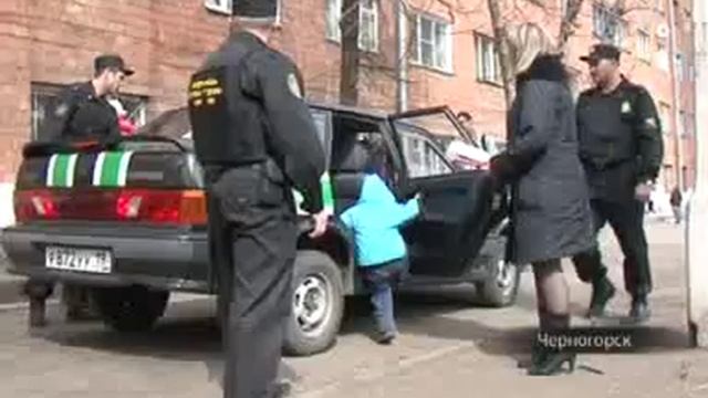 Приставы забрали у матери двоих детей