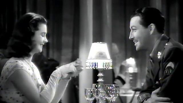 Waterloo Bridge (1940) OST - Smiles: Candlelight club scene, Vivien Leigh & Robert Taylor смотреть онлайн