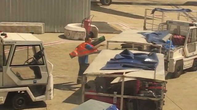 В аеропорту Roma Fiumicino смотреть онлайн