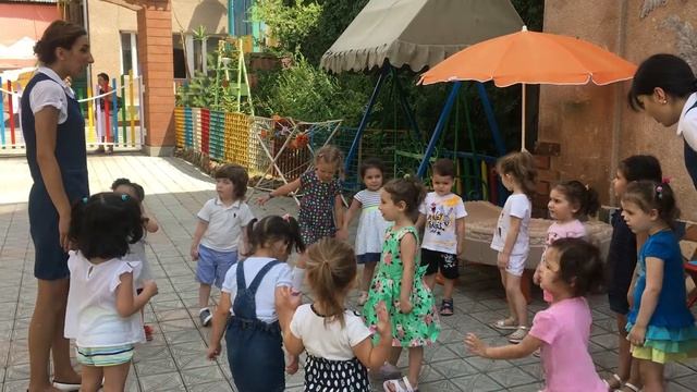 Прекрасный день в детском клубе Гулливер A wonderful day at the Gulliver kids` club смотреть онлайн