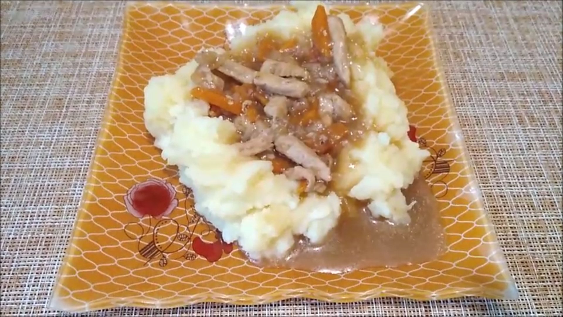 Подлива из свинины к пюре.mp4 смотреть онлайн