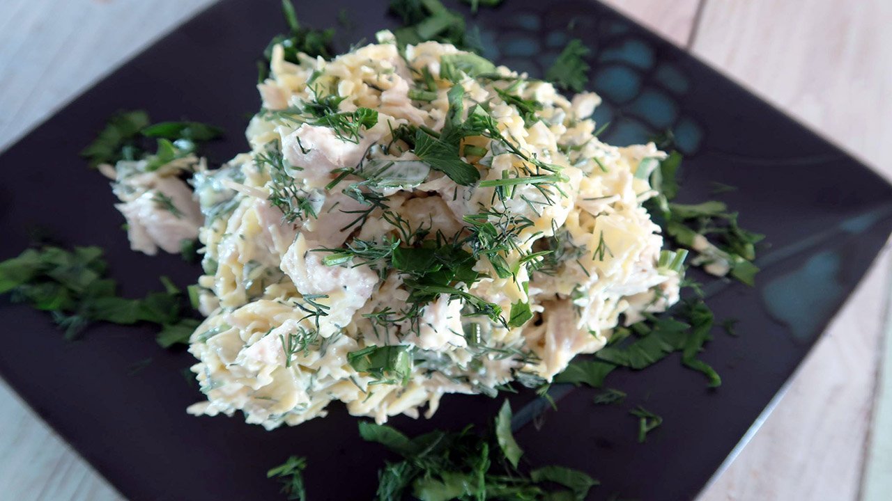 Салат Дамский каприз. Очень вкусный салат с курицей и ананасами смотреть онлайн