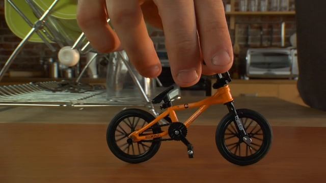 Flick Trix - Intermediate Flatland Tricks смотреть онлайн