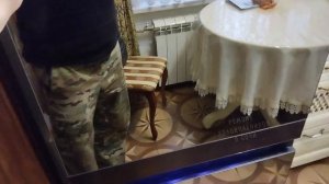 Холодильник Самсунг шумно работает.