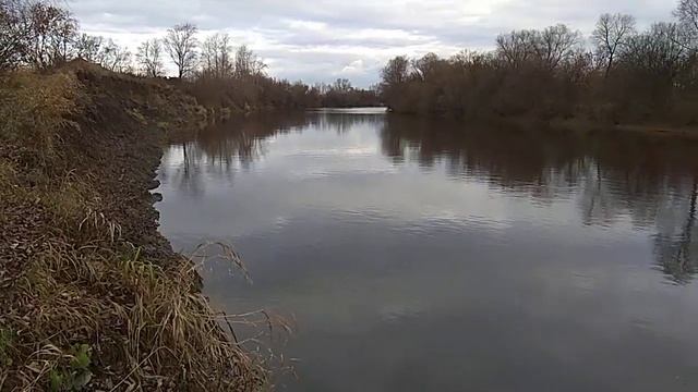 Ирбит! Природа! Устье НИЦЫ и Ирбитки поздней осенью!-Вода прибыла после дождей и !! И клева нестало смотреть онлайн