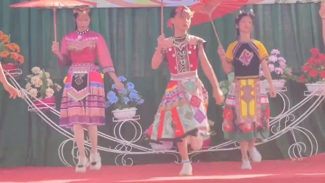 Nhảy shuffle dance Gieo chữ trên non смотреть онлайн
