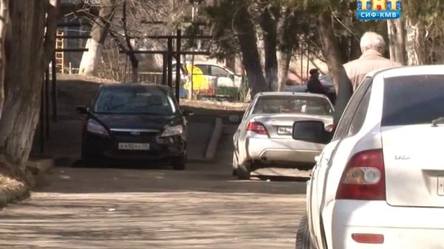 Мусор в кисловодских дворах (4 марта 2016) смотреть онлайн