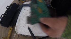 How to disassemble and assemble the Chrysler Dodge fuse box / Разбираем блок предохранителя Chrysle