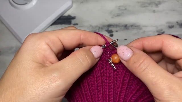 Женская вязаная шапка спицами. Подробный мастер класс. смотреть онлайн