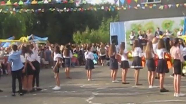 танец на школьной линейке смотреть онлайн