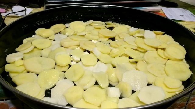 Картошка с грибами в духовке. смотреть онлайн