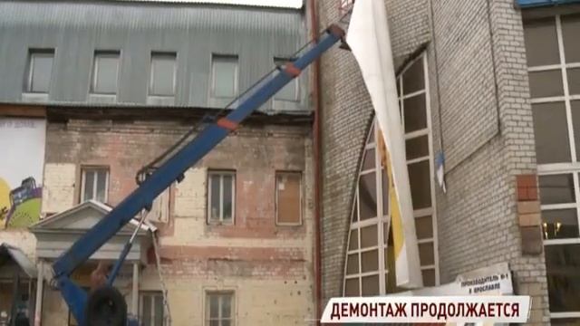 На Вспольинском поле демонтировали незаконную рекламу смотреть онлайн