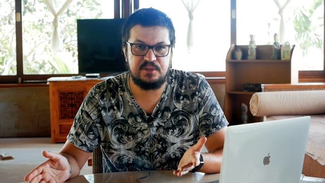 MacBook Pro против iMac. Что вы не знаете про выбор? смотреть онлайн