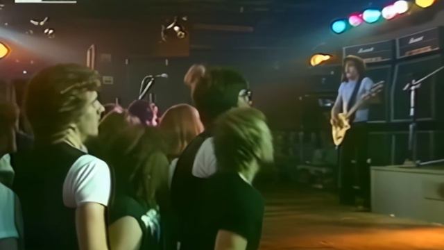 AC/DC - Problem Child - (Rock Goes To College) (Tradução) смотреть онлайн