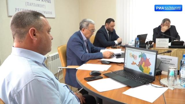 Комитет Народного Хурала одобрил границы избирательных округов для выборов в сентябре смотреть онлайн