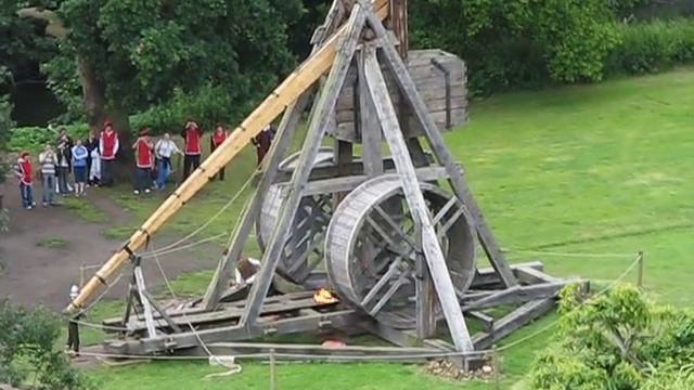 Trebuchet shooting a fireball смотреть онлайн