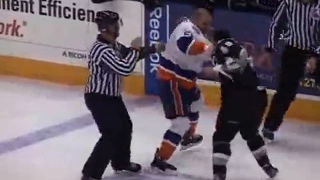 Trevor Gillies vs. Justin Johnson - 11/26/11 смотреть онлайн