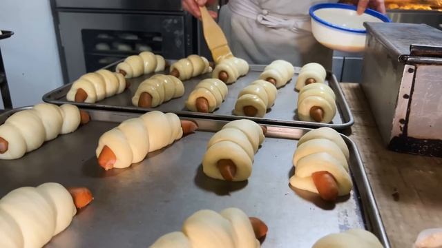 パン作り歴50年の凄腕パン職人！深夜2時から始まる大量パン作りの裏側に密着｜札幌市「ベーカリーベル」 смотреть онлайн