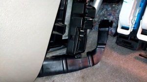 Замена фильтра салона на Ford C-Max 2.0 Hybrid (2013-2014)