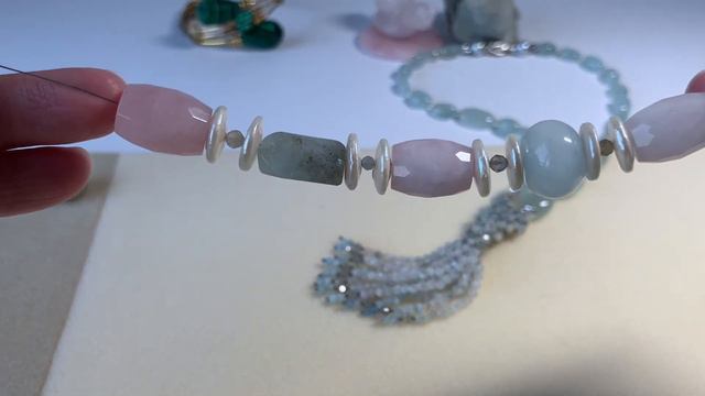 Аквамарин в украшении с кистью ! Соединение ! Клей для браслета и ... шутка ! #украшения смотреть онлайн