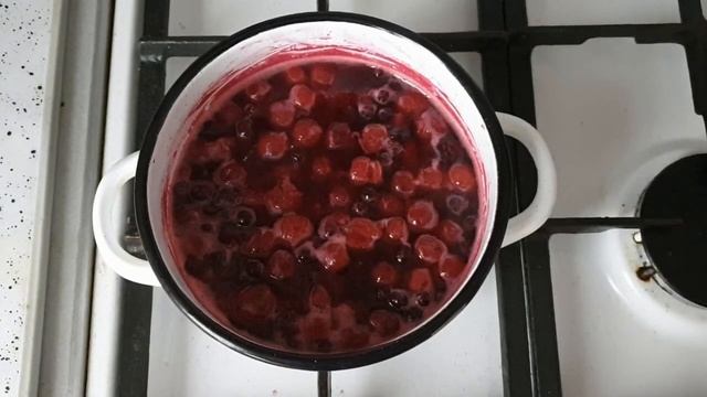 145. Вкусняшки выходного дня. Десерт Ягоды в желе смотреть онлайн