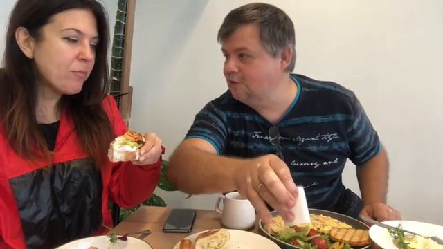 12 Русскоязычное кафе в Батуми Плотный завтрак с @karinabatel3211 смотреть онлайн