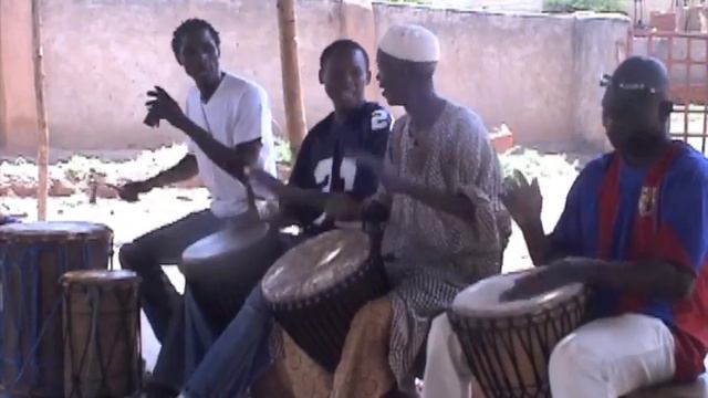 82 yr old Grand Master on Djembe Aruna Sidibe: Doundounba, Marakadon смотреть онлайн