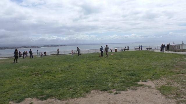 США 3886: песчаный пляж и намыленная веревка как символ счастья смотреть онлайн