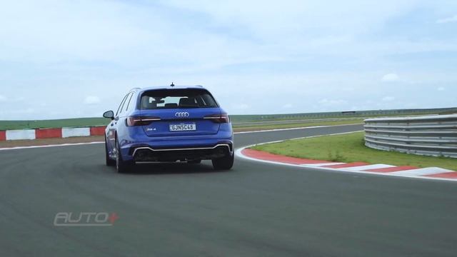 Andamos com Audi TT RS, RS 4 e RS 5 no habitat natural dos esportivos смотреть онлайн