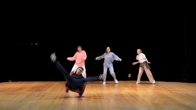 Танец преподавателей Dakima Dance смотреть онлайн