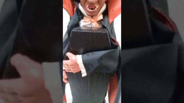 Spooky Vampire Dracula Coffin Skeleton смотреть онлайн