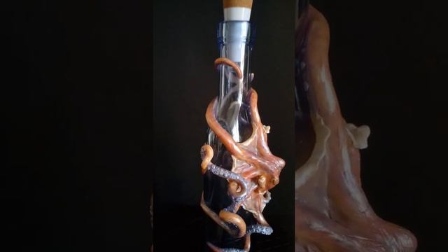 Декор бутылки осьминогом.